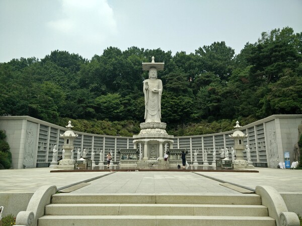 A giant Buddha statue in the
          temple