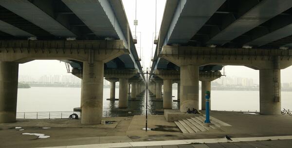 A bridge over the Han River